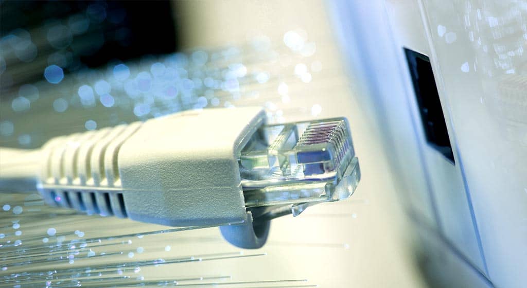 Glasvezel netwerkkabel met aansluiting