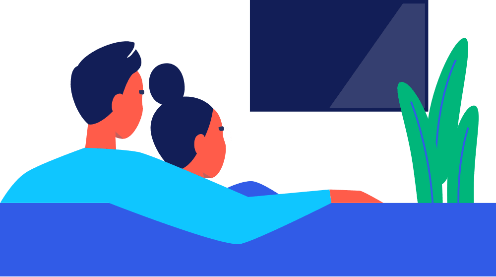 Man en vrouw kijken naar de televisie vanaf de bank