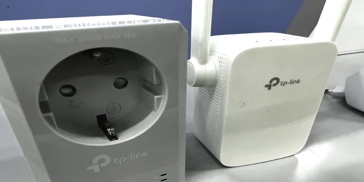Wifi-repeater met stopcontact